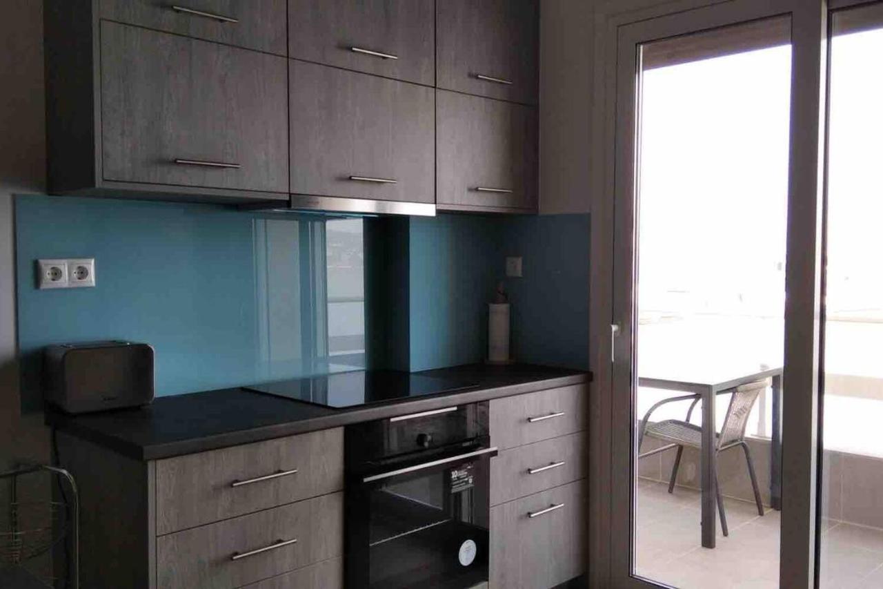 Beach Retreat In Town Corinth 外观 照片