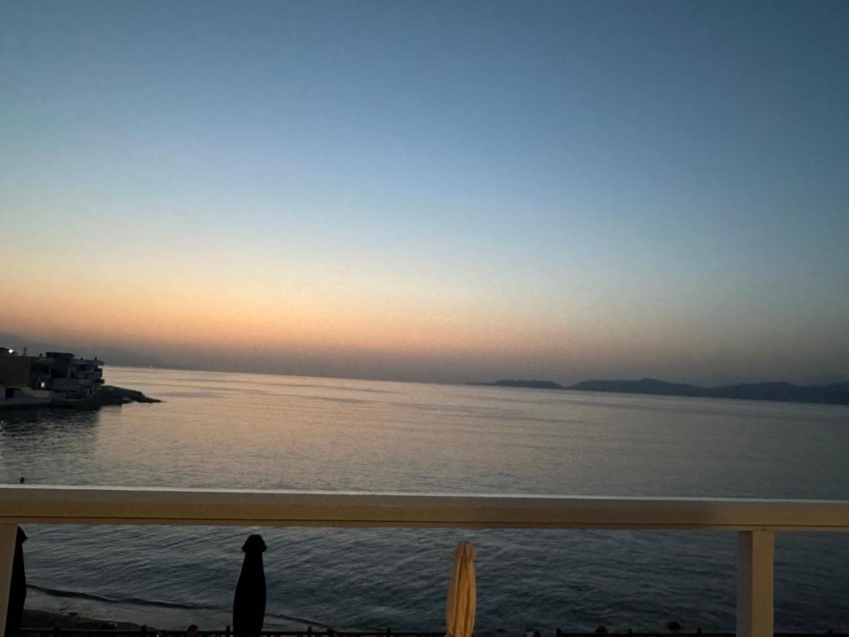 Beach Retreat In Town Corinth 外观 照片