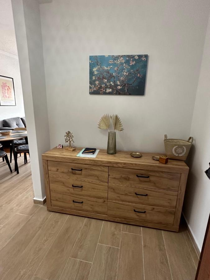 Beach Retreat In Town Corinth 外观 照片