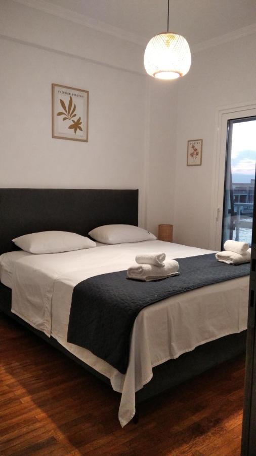 Beach Retreat In Town Corinth 外观 照片
