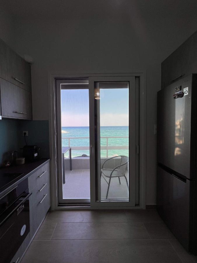 Beach Retreat In Town Corinth 外观 照片