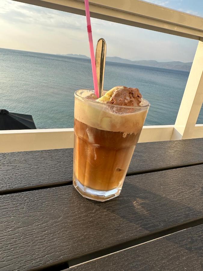 Beach Retreat In Town Corinth 外观 照片