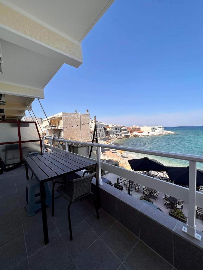Beach Retreat In Town Corinth 外观 照片