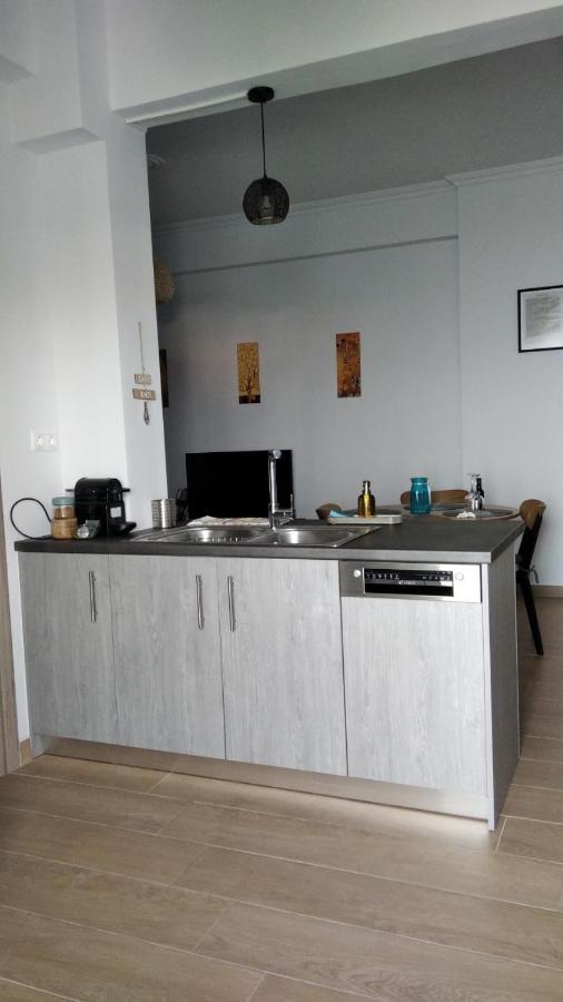 Beach Retreat In Town Corinth 外观 照片