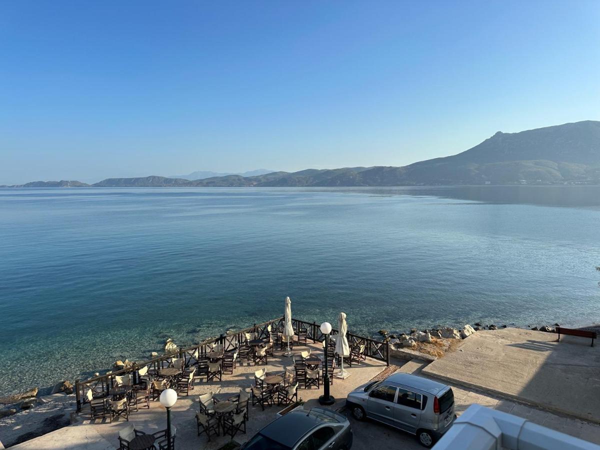Beach Retreat In Town Corinth 外观 照片