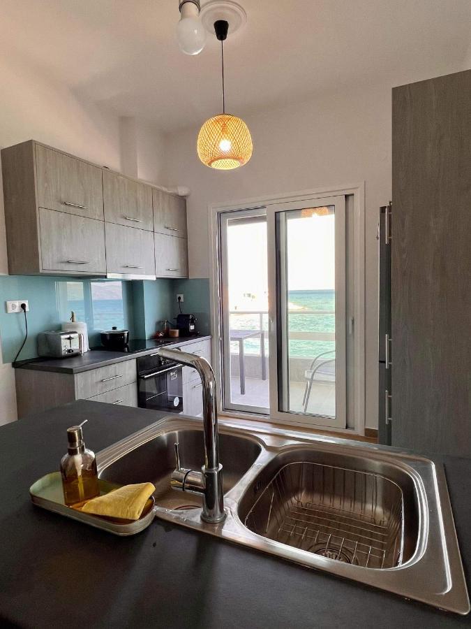 Beach Retreat In Town Corinth 外观 照片