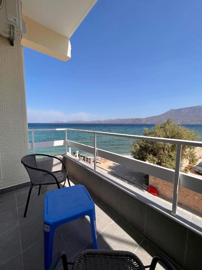 Beach Retreat In Town Corinth 外观 照片